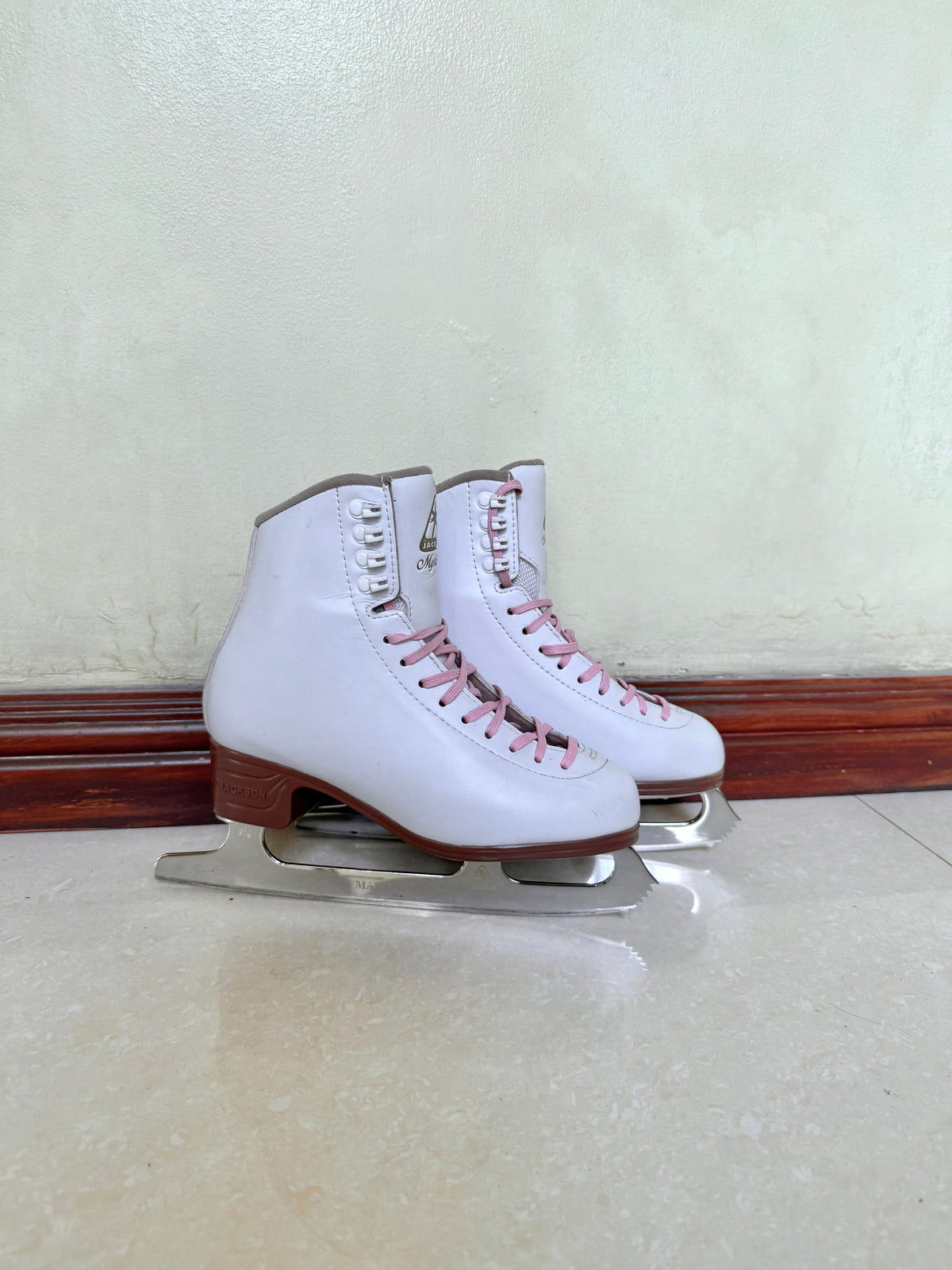 2nd Hand Jackson Mystique Ice Skates Bundle (second hand ice skates)