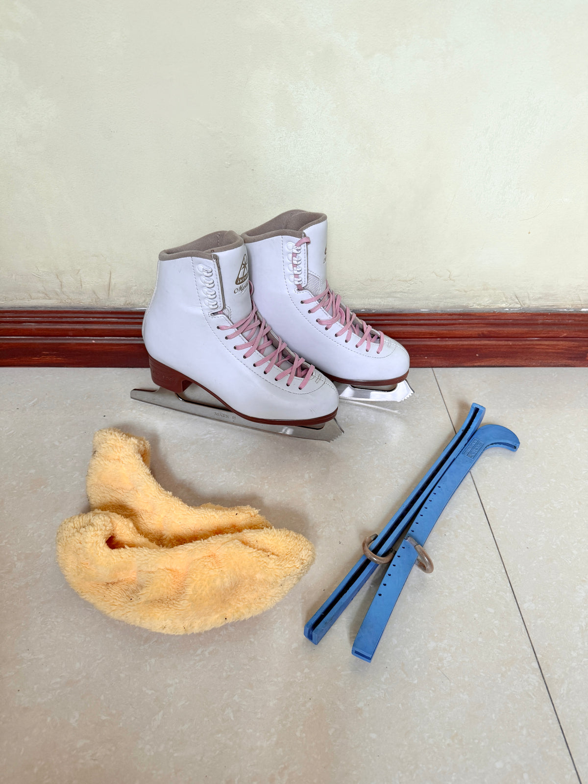 2nd Hand Jackson Mystique Ice Skates Bundle (second hand ice skates)