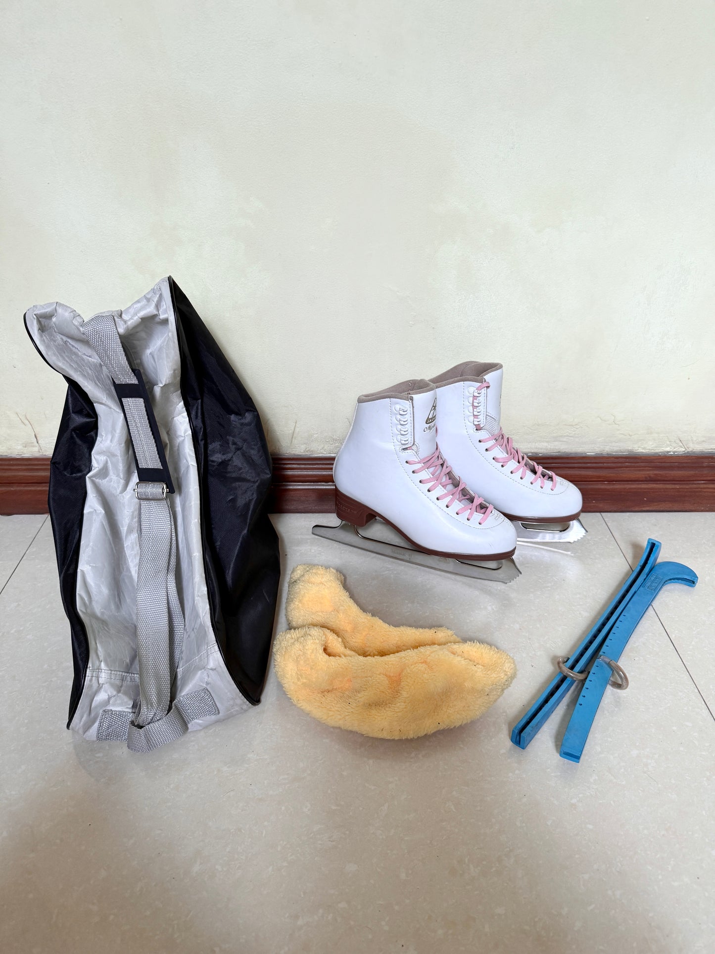 2nd Hand Jackson Mystique Ice Skates Bundle (second hand ice skates)