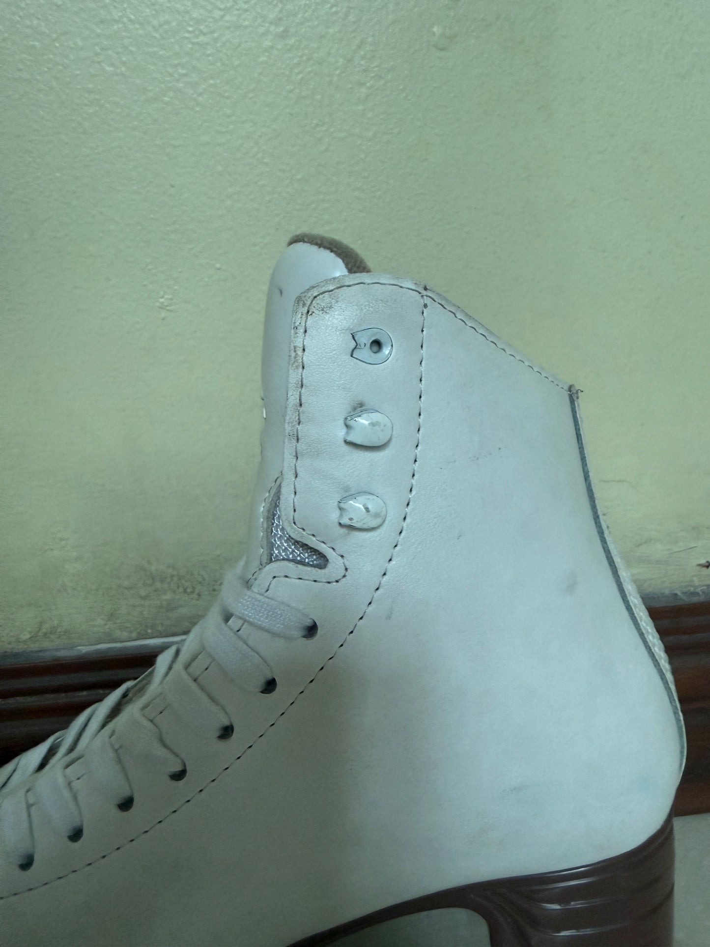 2nd Hand Jackson Artiste Ice Skate Bundle (secondhand ice skate)