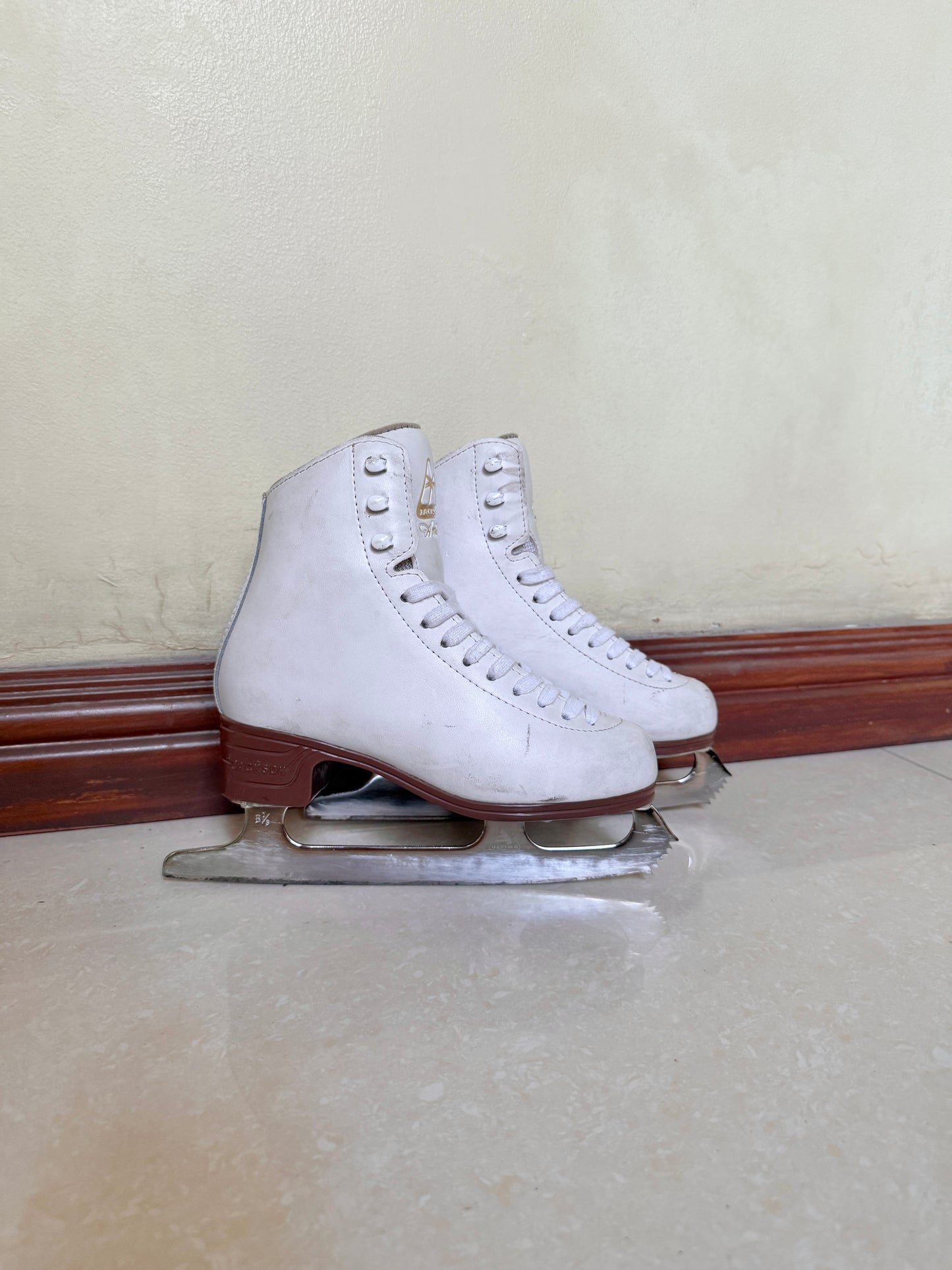 2nd Hand Jackson Artiste Ice Skate Bundle (secondhand ice skate)