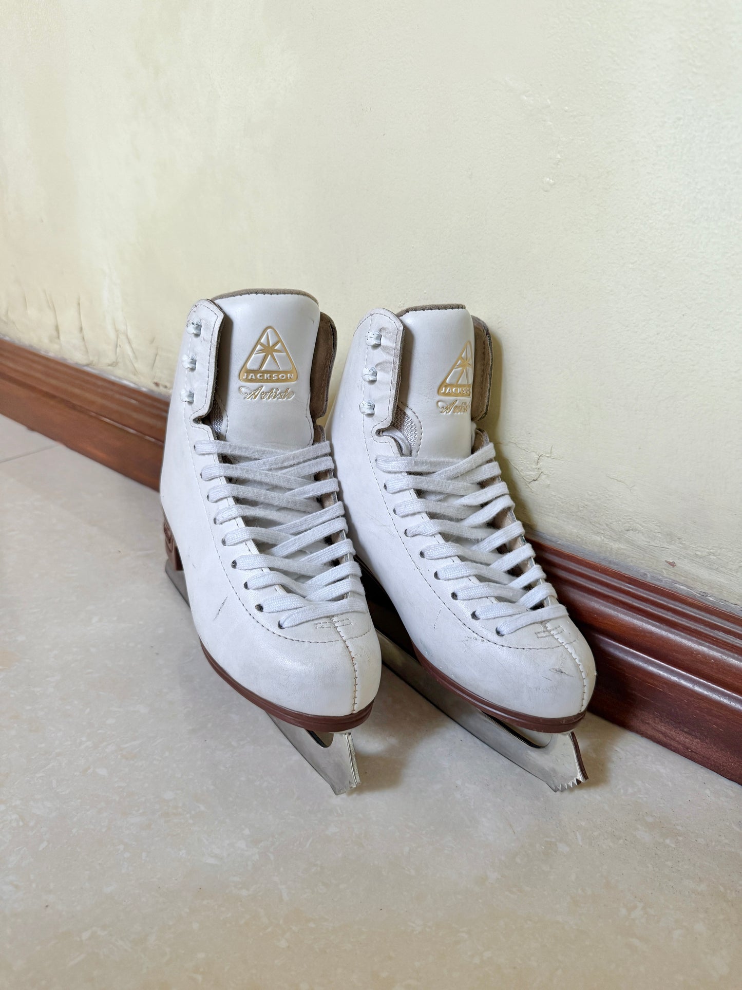 2nd Hand Jackson Artiste Ice Skate Bundle (secondhand ice skate)