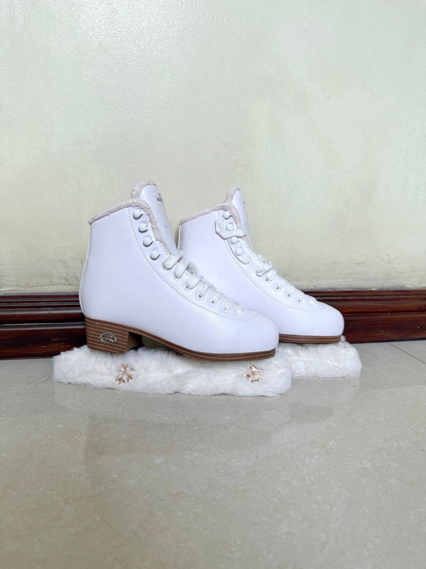 2nd Hand Riedell Horizon Ice Skate Bundle (secondhand ice skate)