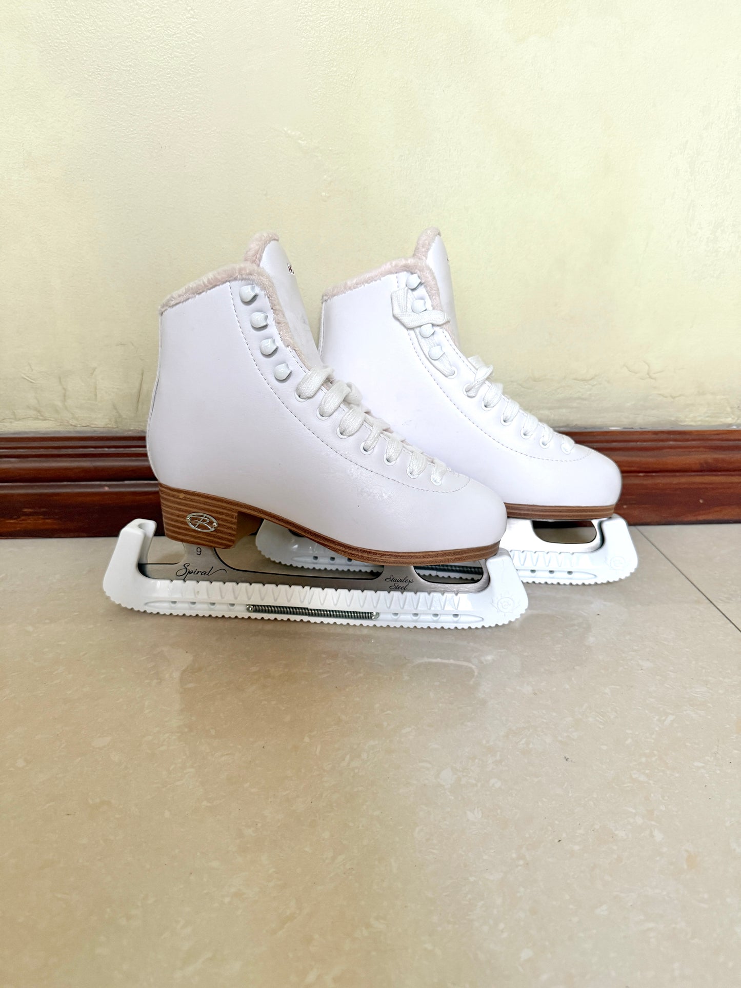 2nd Hand Riedell Horizon Ice Skate Bundle (secondhand ice skate)
